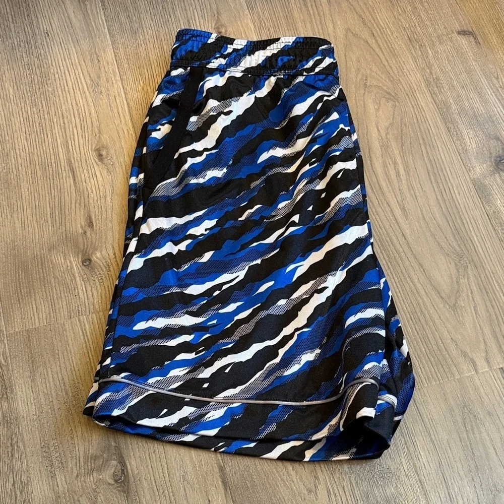 And1 Men's Wave Pattern Swim Shorts - Blue, Black, and White